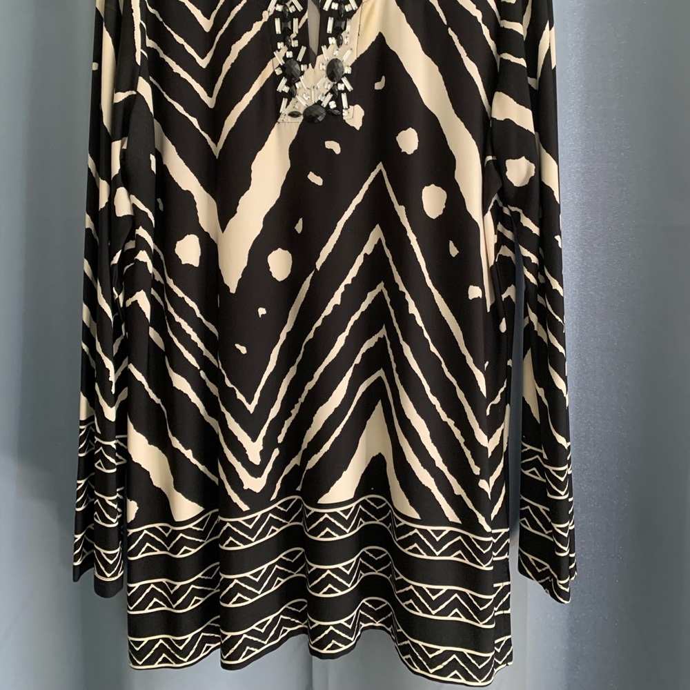 Brownstone Studio Black/White Special Occasion
Top.